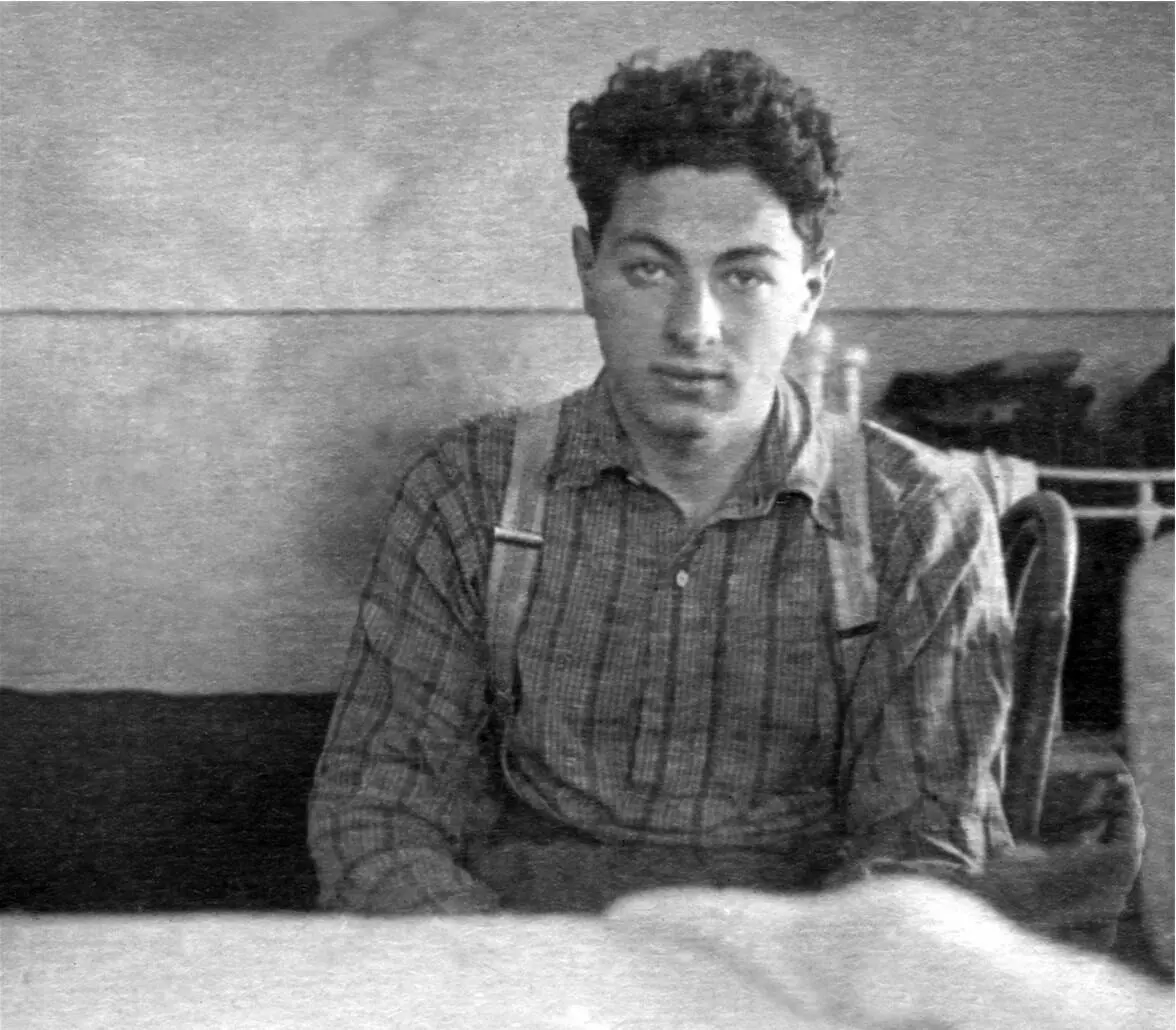 Борис Паперный 1938 Архив семьи Паперных Поезда шли без расписания - фото 14
