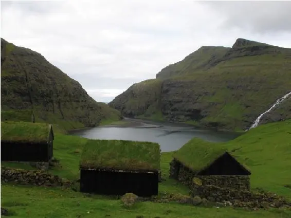 The Viking village of Guðvangir Papa Egill was there for the birth he looked - фото 1