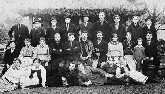 Чоловік Катерини Гаврилів Михайло 1940ті рр Прийшов староста з кавалєром - фото 9