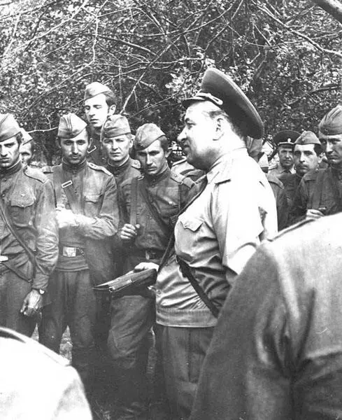 Автор книг о 8м офицерском штрафбате лауреат литературной премии им маршала - фото 17