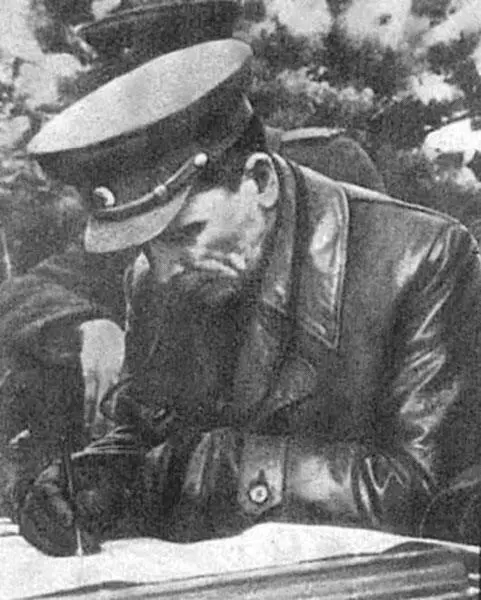 П И Батов Генерал командующий 65й армией А А Осипов в центре с группой - фото 26