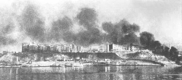 Сталинград в огне Август 1942 г Неприступен в феврале 1944 г крутой берег - фото 38
