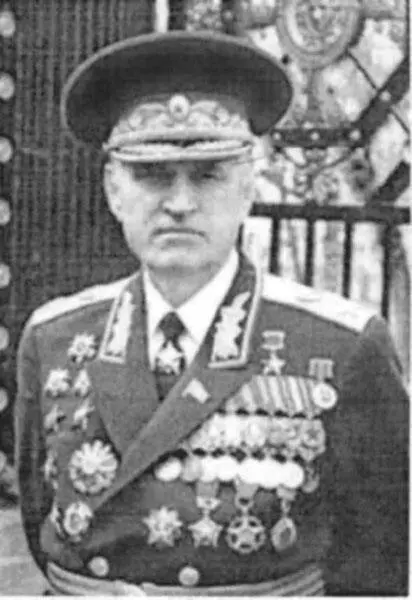 В И Петров Герой Советского Союза маршал Советского Союза А Т Смирнов - фото 56