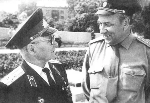 Первый Советский комендант рейхстага Герой Советского Союза Ф М Зинченко и - фото 60
