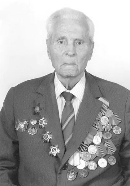 С И Басов Подолковник в отставке 2004 г П М Гаврилов Герой Советского - фото 66