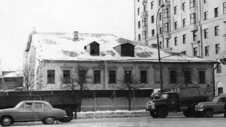 Двухэтажный дом на углу Ружейного переулка и Смоленского бульвара где мы жили - фото 21