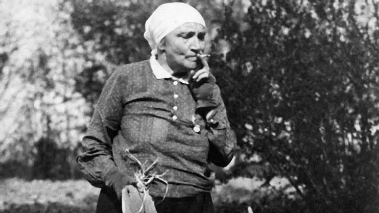 Елизавета Петровна в саду на даче Елизавета Петровна Сперанская Татьяна - фото 229