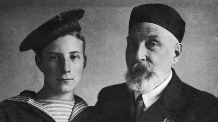 Владимир Петрович Филатов и Сергей Филатов 19421943 гг Уголок сада в - фото 274