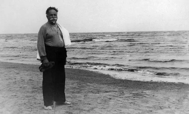 Рижское взморье Георгий Несторович во время прогулки по берегу моря Рижское - фото 300