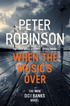 Peter Robinson When the Music's Over обложка книги