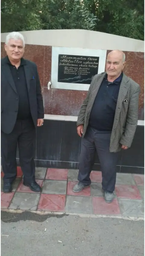 Vahid Çəmənli və Oruc Məmmədov şəhidlərin xatirəsinə ucaldılan bulağın önündə - фото 10