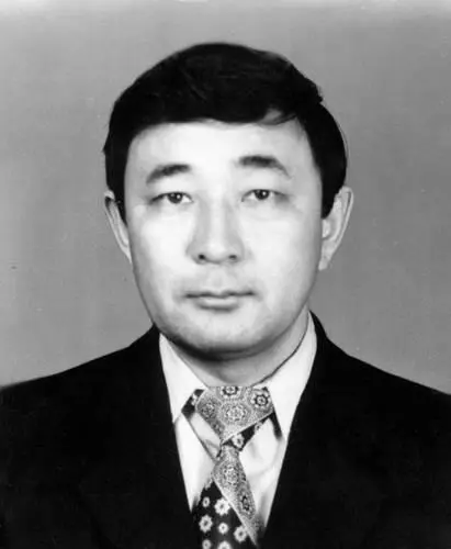 Юрий Донатович Бадмаев председатель ИкиБурульского районного суда Калмыцкой - фото 40