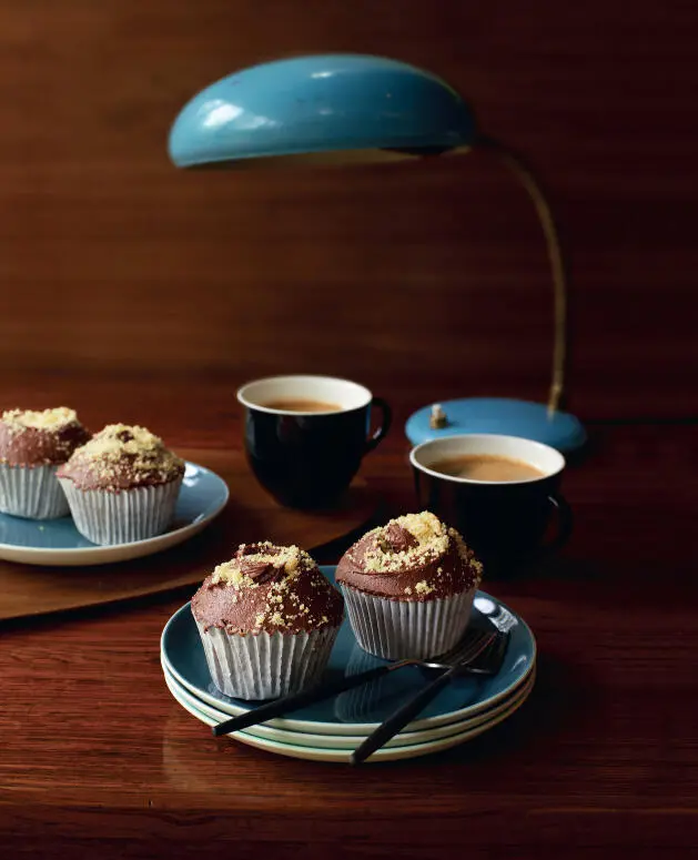 Caramel hazelnuts and chocolate are a delicious combination These cupcakes - фото 16