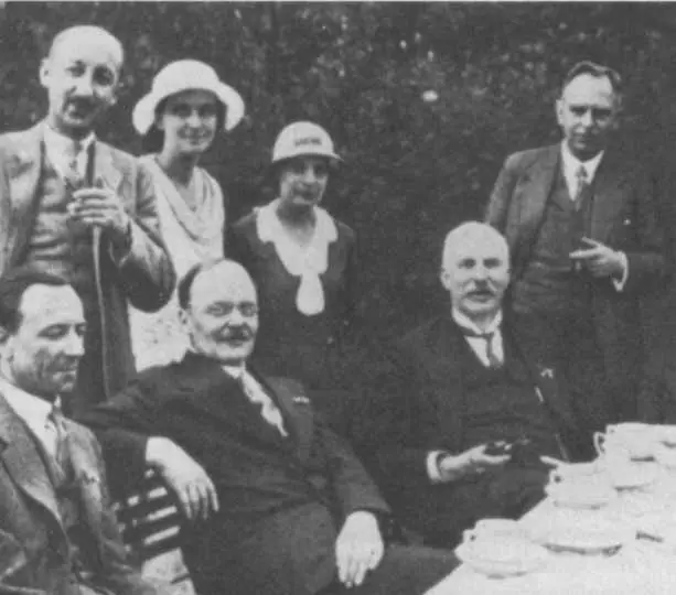 Встреча выдающихся ученых в 1932 году в Мюнстере Германия Слева направо - фото 36