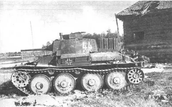 Легкие танки Pz38t подбитые на Восточном фронте На фото вверху - фото 19