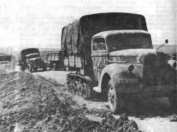 Полугусеничный грузовой автомобиль SdKfz3b Maultier Эта машина создана путем - фото 211