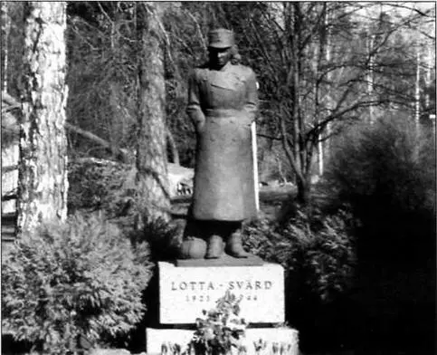 Памятник в музее в Туусуле Литература LottaSvard 1939 1940 Kuvia ja - фото 125