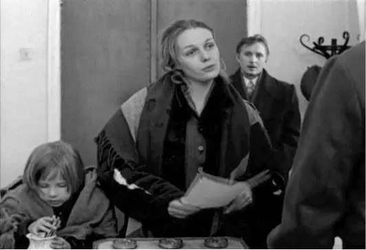 15 16 Наталья Андрейченко Кадры из фильма Военнополевой роман 1983 - фото 14