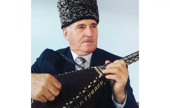 Aşıq Haşım Qubalı Bu köhnə divarlar nələrə şahid Acı xatirələr indi bal dadır - фото 11