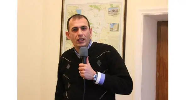 Zaur Əliyev Vətən dərdi ağırdı Əritdi bu dərd bizi Düşmən yumşaq tanıdı Heç - фото 14