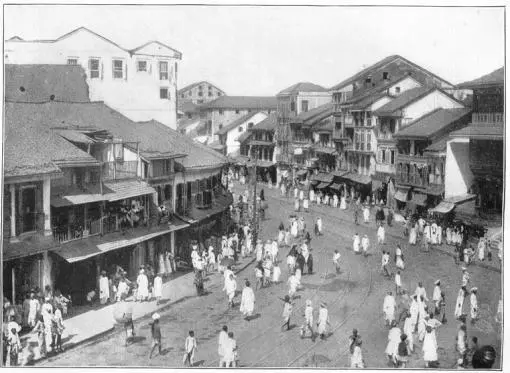 A BOMBAY STREET Several of the most prominent native families in India have - фото 2