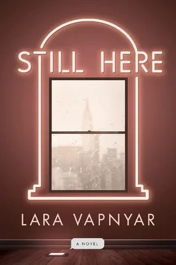 Lara Vapnyar Still Here обложка книги