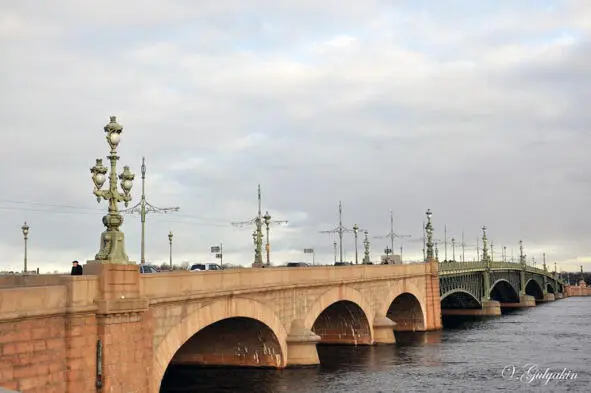 Lets approach closer Lampposts and lamps Lampposts and lamps of the bridge - фото 3