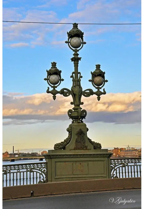 Lampposts and lamps Lampposts and lamps of the bridge Here it our handsome - фото 4