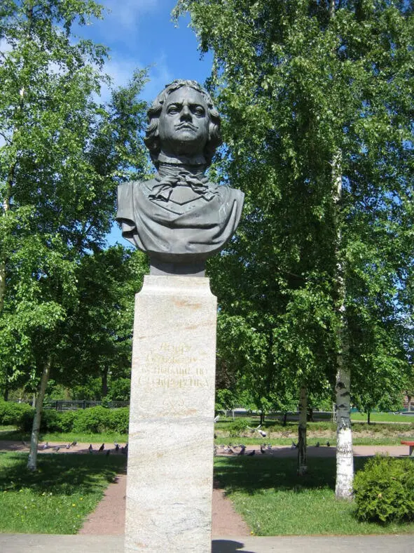 Monument to Peter the Great founder of Sestroretsk The palace and park - фото 2