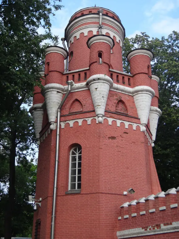 Одна из башен в ограде дворца фото автора 2018 год Казаков в сущности - фото 8