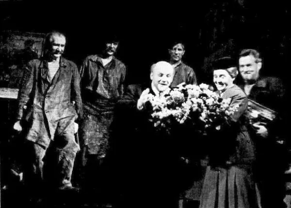 Третья патетическаяСцена из спектакля МХАТ 1958 Заговор Локкарта Вихри - фото 11