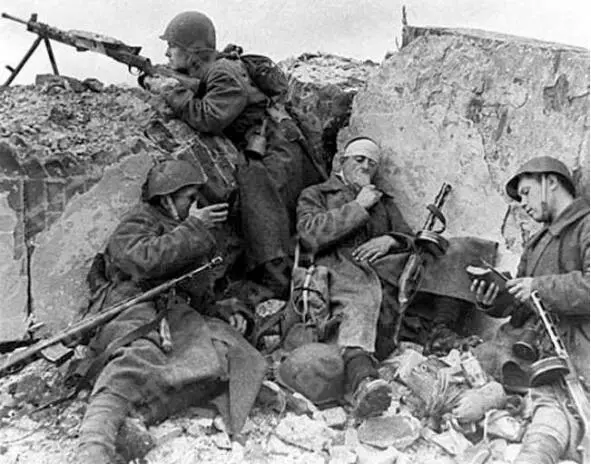 Soviet soldiers on the front line RzhevVyazma operation The Vyazma landing - фото 140