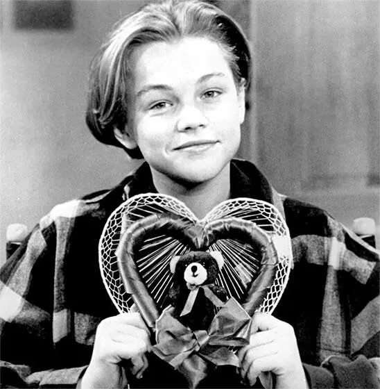 Кадр из комедийного сериала Розанна 19881997 В 1990 году Лео получил роль - фото 10