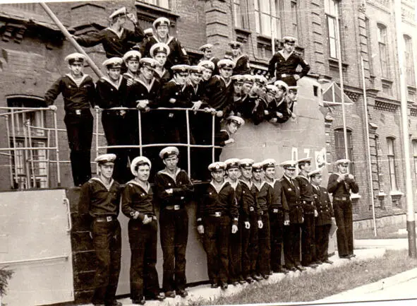 На практике на базе подводных лодок в Лиепае 1975 год Военные сборы - фото 8