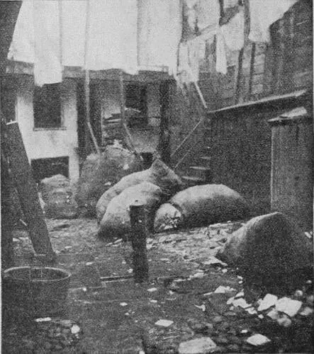 BOTTLE ALLEY Half a dozen blocks up Mulberry Street there is a ragpickers - фото 12