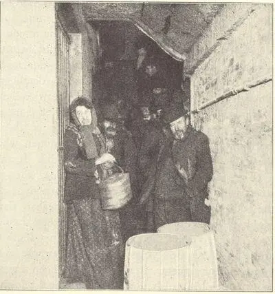 Mulberry Street Police Station Waiting for the Lodging to open Time and - фото 15