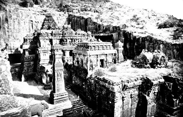 10 THE KAILASA TEMPLE OF SHIVA ELLORA Yima the Iranian ruler of Paradise is - фото 4