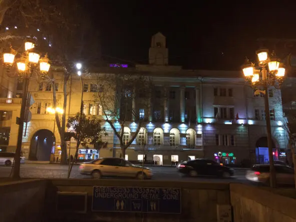 The movement around the monument to George the Victorious does not cease all - фото 28
