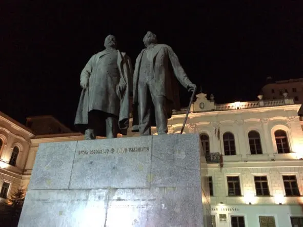 Monument to Akaki Tsereteli and Ilya Chavchavadze on Shota Rustaveli Avenue - фото 31