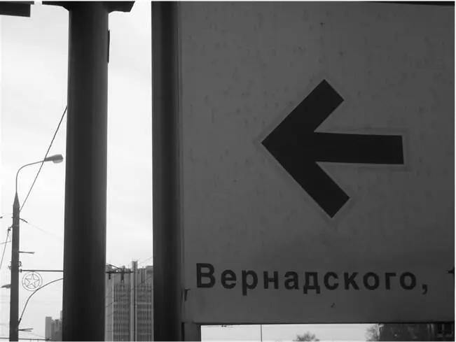 С желтых желобков двора Вернадского лифт возносит на этаж на тот же Отмокаешь - фото 2