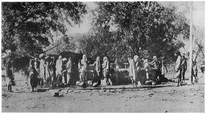 Drawing water from the village well Though the physical characteristics of the - фото 17