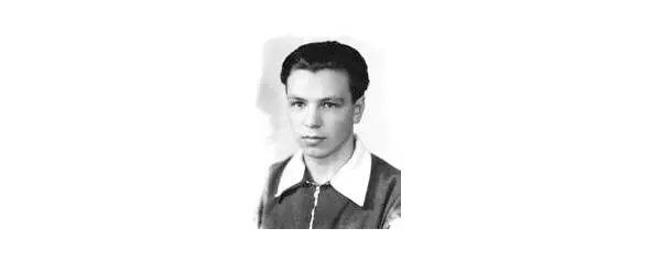 Это я в 10ом классе 1957 г 3 В девятом классе мне пришла в голову идея - фото 18