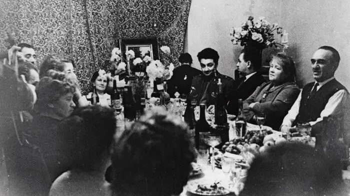 Рис 5 Стол похожий на аэродромное поле 1963 публикуется впервые На - фото 5