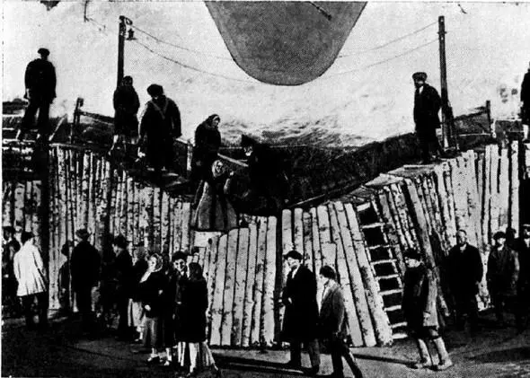 После балаСцена из спектакля Театр Революции Москва 1934 - фото 13