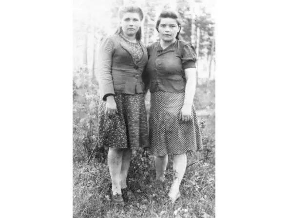 Сестры понятное дело горой встанут за брата своего У отца тоже сестры были - фото 2