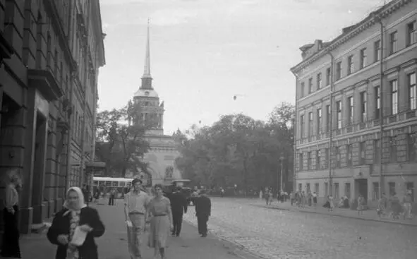 Там четыре дня пытали и в пытках забили до смерти примерно в таких - фото 1