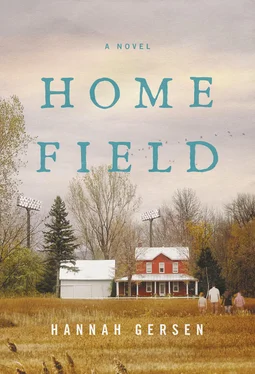 Hannah Gersen Home Field обложка книги