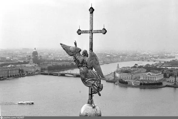 Она не задыхалась от любви Ей просто не дышалось без него Предмайский дождь - фото 7