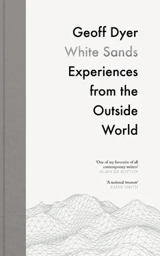 Geoff Dyer White Sands: Experiences from the Outside World обложка книги