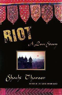Shashi Tharoor Riot обложка книги